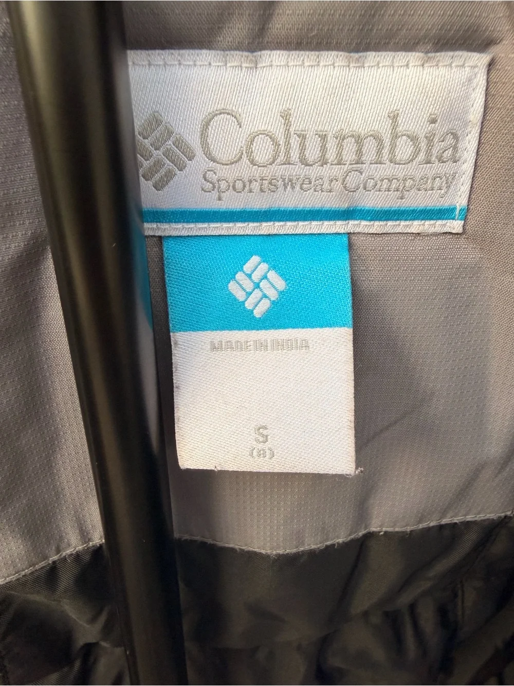 Columbia Kids Black and Gray Hooded Puffer Jacket size: S